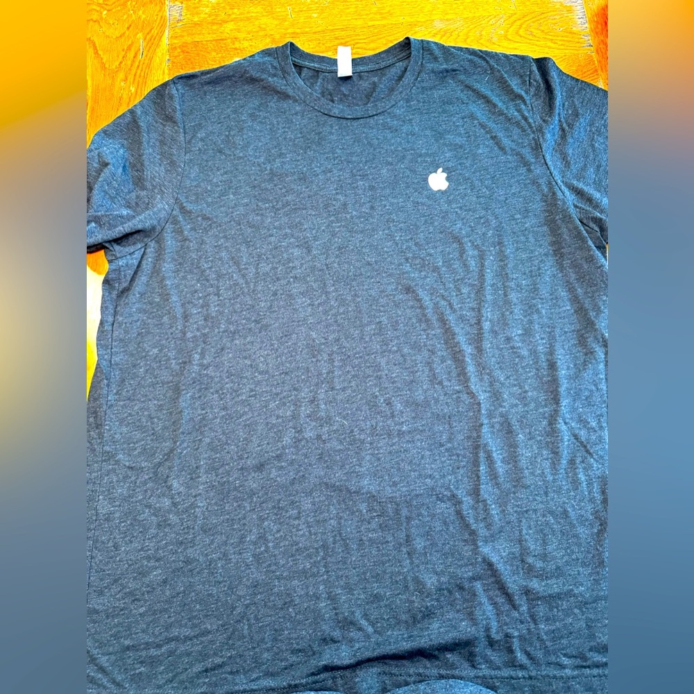 🍎 NWOT authentic Apple men’s T-shirt from Apple campus 🍎✨ size XL
